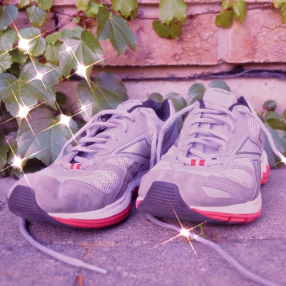 Women's Stinky Reebok Running Shoe Sneakers - Picture 4 of 4